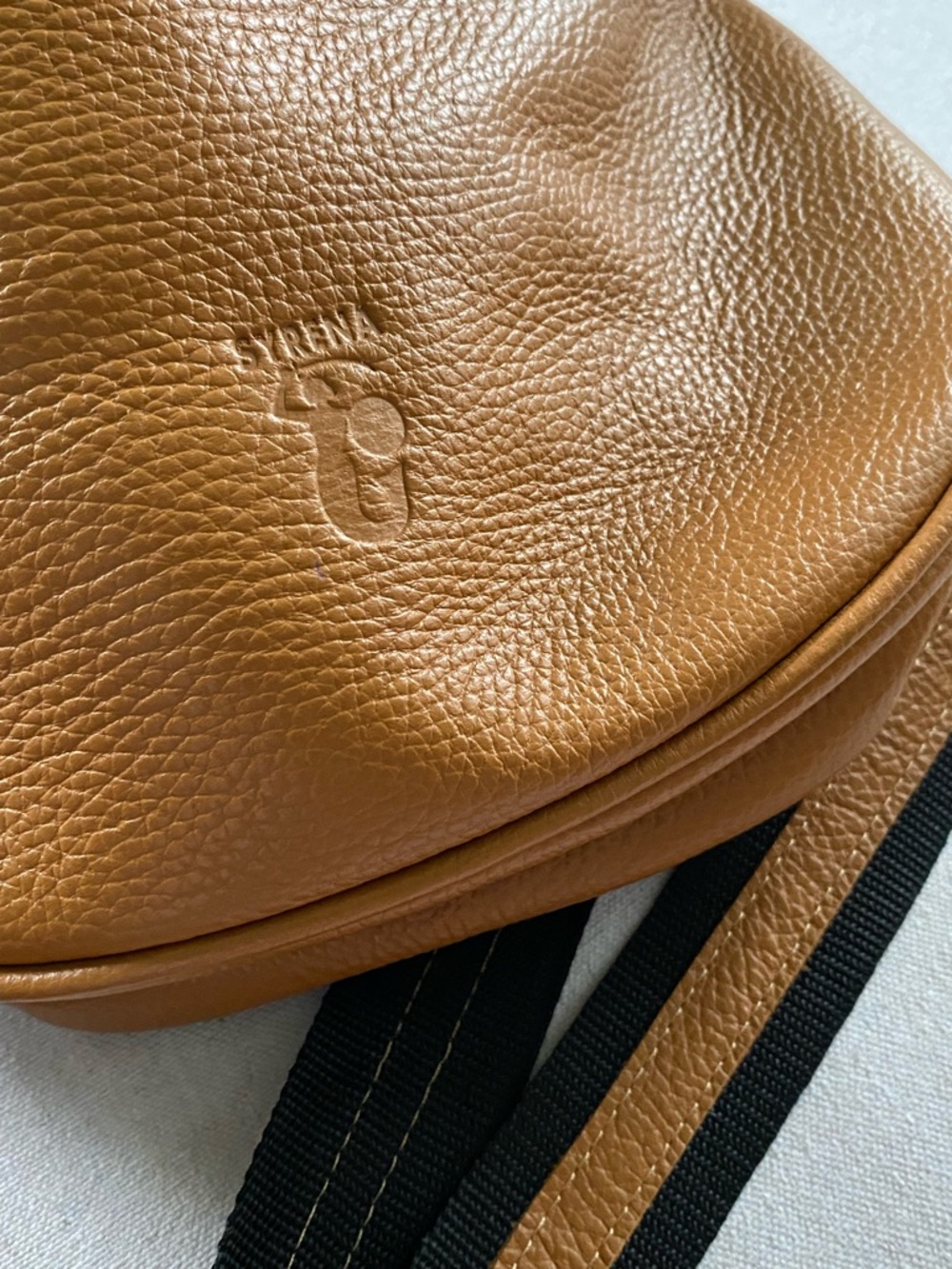 Syrena Leather Crossbody Adjustable Strap Bag - Picture 3 of 15